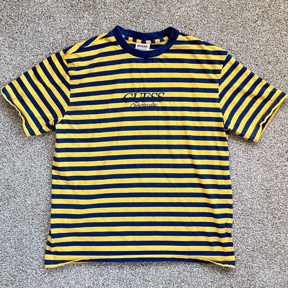Men’s horizontal striped graphic GUESS short sleeve tee shirt